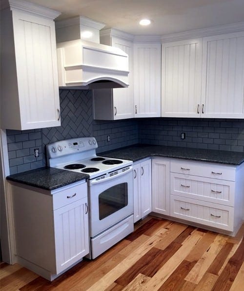 Beach syle kitchen backsplash