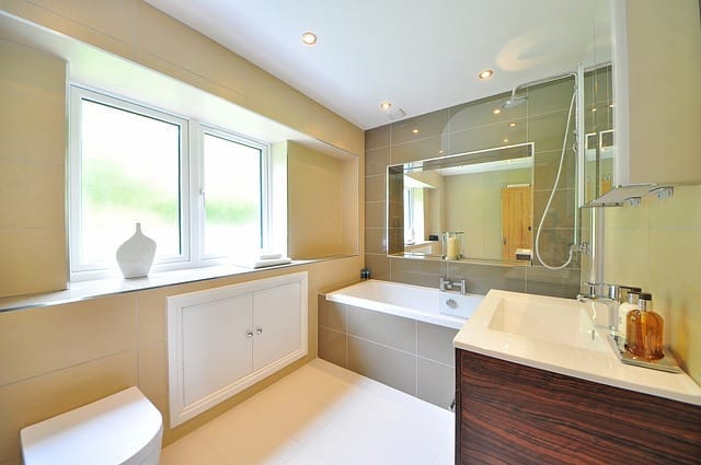how to make a small bathroom look bigger