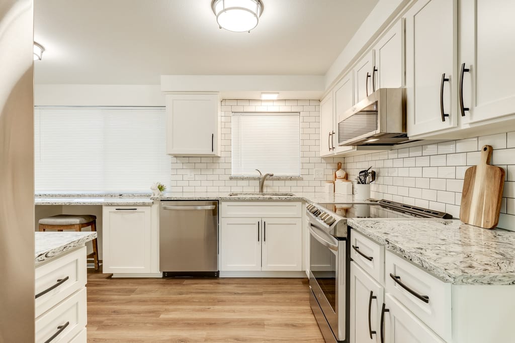 1634 SE Knarr Ct - WEB-5